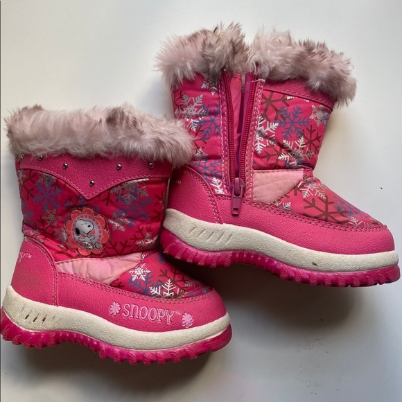 Snoopy winter boots size 8.5 toddler girl - Picture 3 of 4